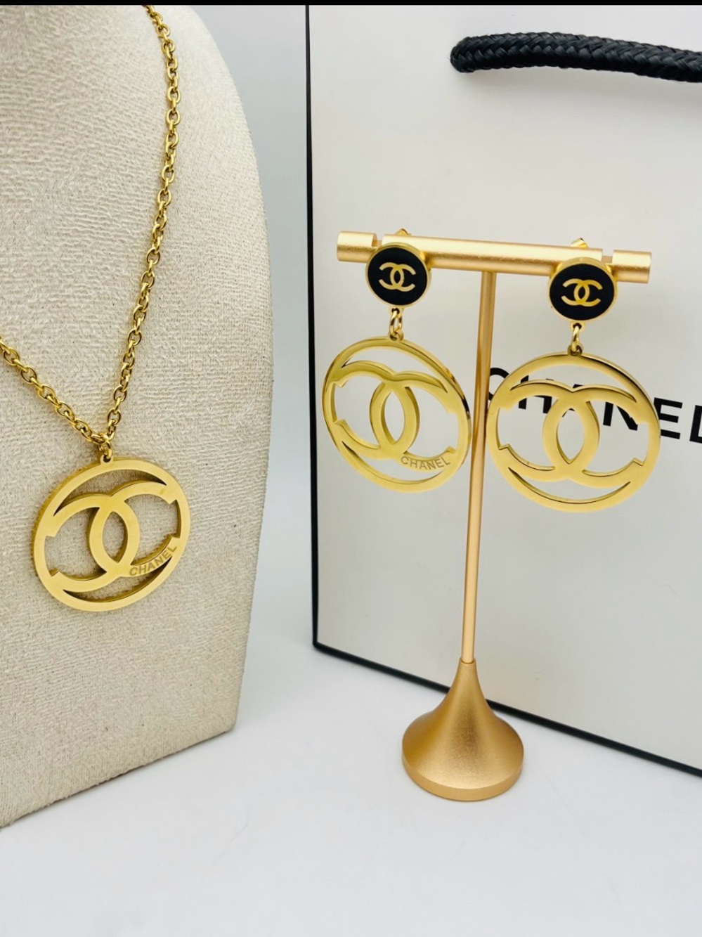 Gold plated CC Medallion Necklace and Drop Earrings New WOT or box 16”
